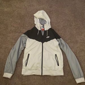 Medium Nike White/Black/Grey Windrunner